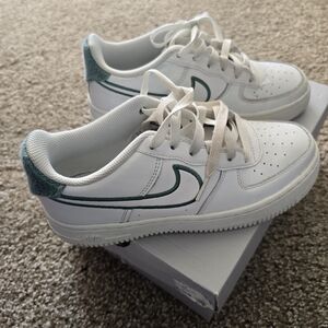 Nike Boys Sneakers - White and Green